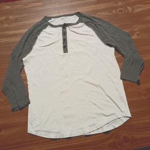 EXPRESS LONG SLEEVE TEE W/BUTTONS - Medium Designer T-shirt